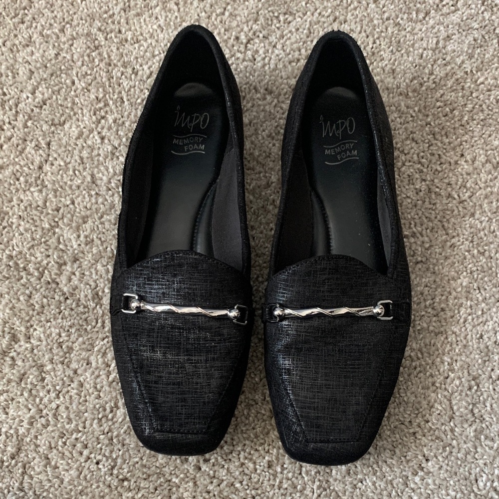 NWOT Impo Black Textured Balbina Loafers with Silver Accent 8.5